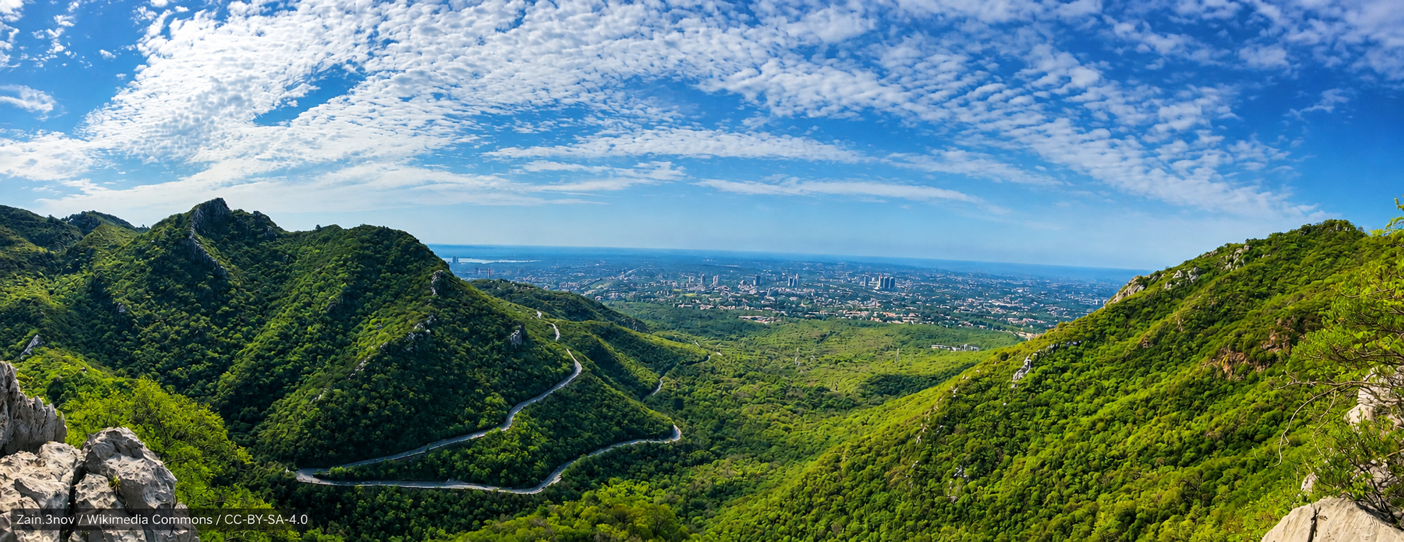 Пешеходная тропа и смотровая площадка в горах Маргалла