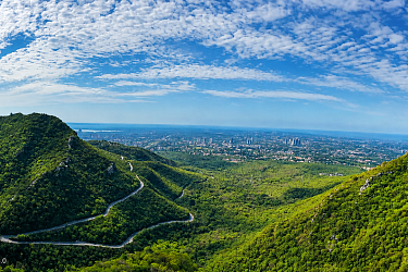 Пешеходная тропа и смотровая площадка в горах Маргалла